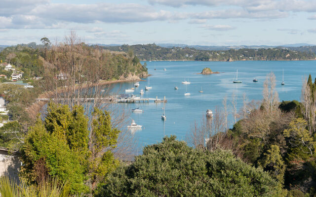 Russell View Apartments