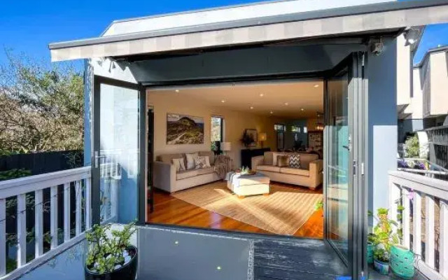 Delux Camberwell Sunny Townhouse