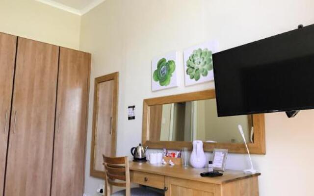 10 on Milner Guesthouse