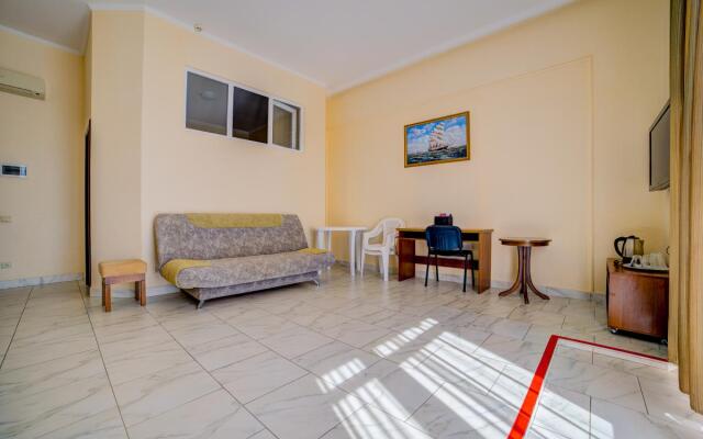 Azor Hotel