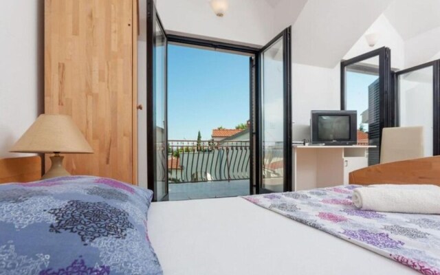 Excellent Apartment With Balcony and Sea View