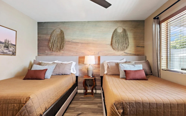 OldTown Lux 4BR/3BA HeatedPool+HotTub+GameRoom/14 by RedAwning