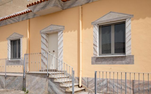 Casa Bata in Budoni with 1 bedrooms and 1 bathrooms