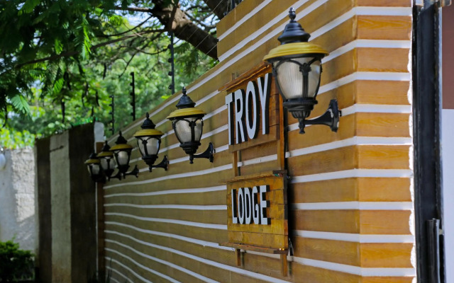 Troy Lodge