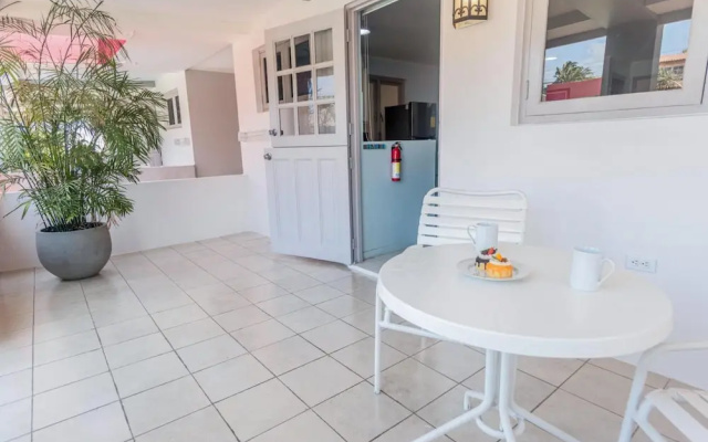 Beautiful Comfy Mins to Palm Eagle Beaches