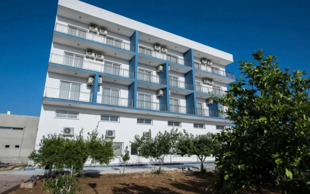 Deniz Airport Suites