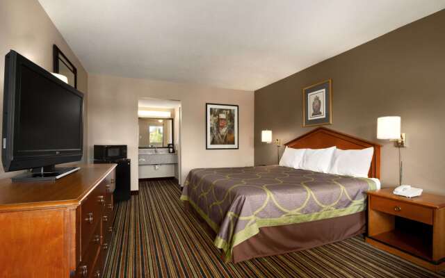 Super 8 by Wyndham Chattanooga/East Ridge