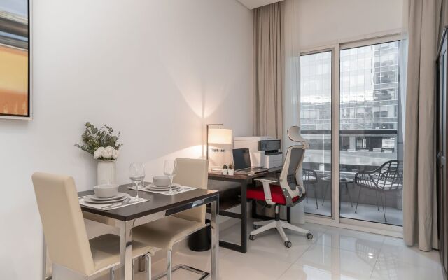 Elegant Studio w/work space and views DAMAC