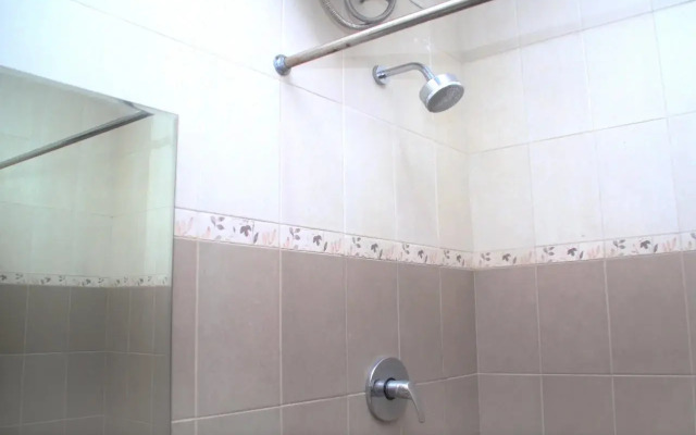 Family Guest House Surabaya by Zen Rooms
