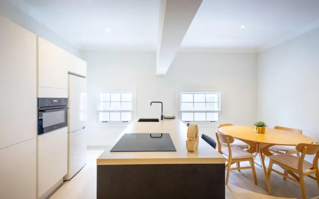 Modern Elegant Broadway Vibes in Willemstad