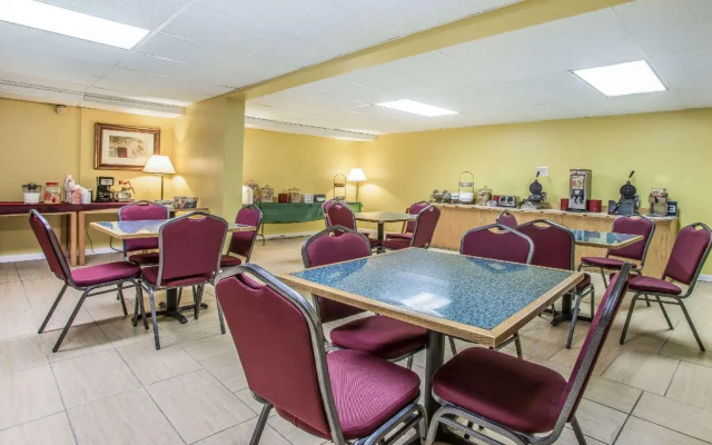 Econo Lodge Breezewood