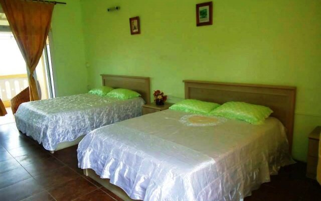 Coralie La Diffe'rence Guest House