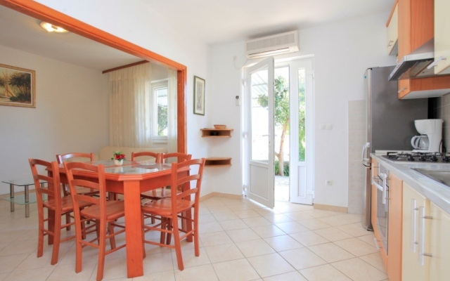Apartment Jakica - family apartment with garden terrace A1 Mate Korcula, Island Korcula