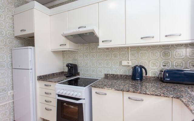 Townhouse with roof terrace 300m Arenal