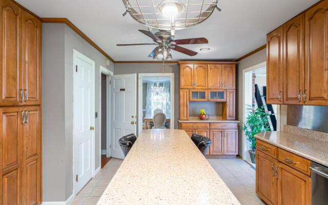 Colonial Gardens Bed & Breakfast