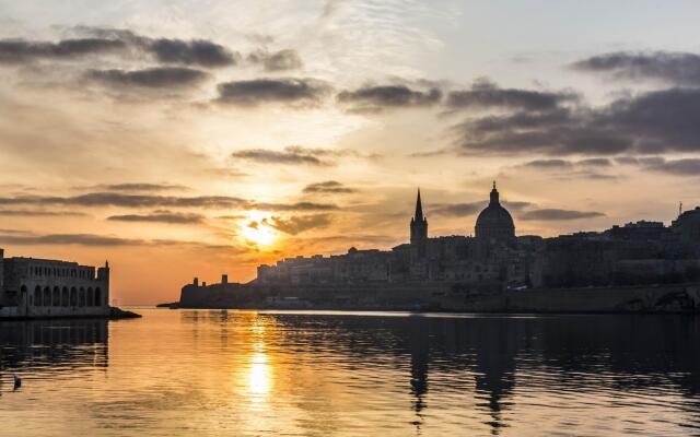 Stylish 2BR Apartment in Valletta