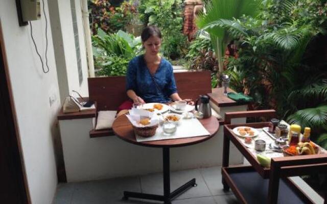 Utelia House No.9 ( A Luxury Paying Guest House )