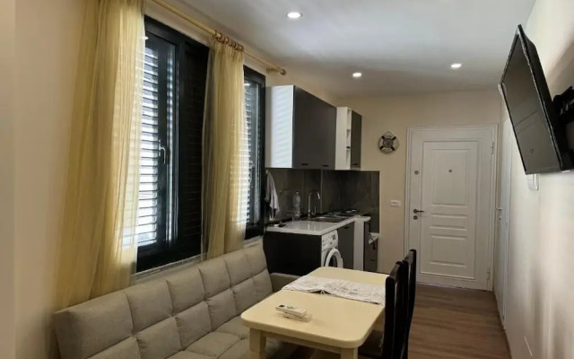 Tirent Apartment - Cozy Bedrooms Stay by Golem Beach.