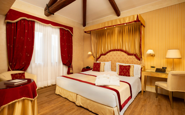 Hotel A LA Commedia