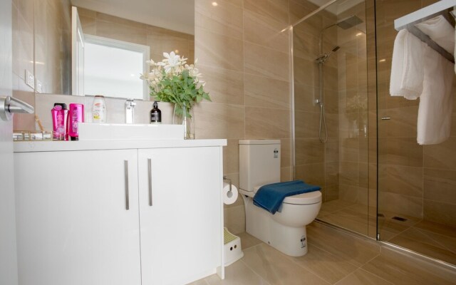 AUJOY 4 Bed Townhouse Burwood 2
