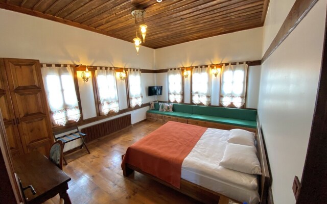 Saffronia 1900 Boutique Hotel
