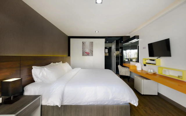 The Loft Seaside Sriracha