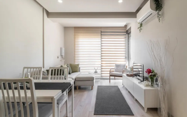 Central Studio w Balcony 10 min to Lara Beach