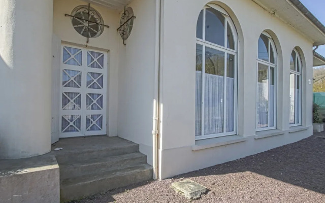 Spacious Holiday Home With Garden