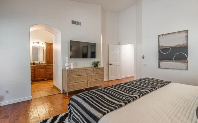 Luxury Scottsdale Home W/pool and Hot Tub!