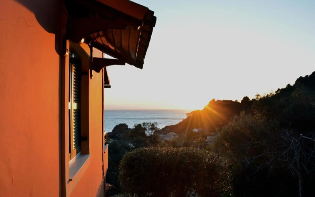 Papadatos Apts With Amazing View - 5mins from the beach