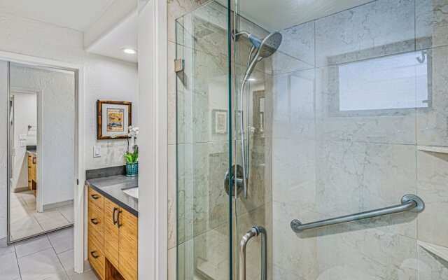 Papakea Oceanview Studio 0 Bedroom Condo by RedAwning
