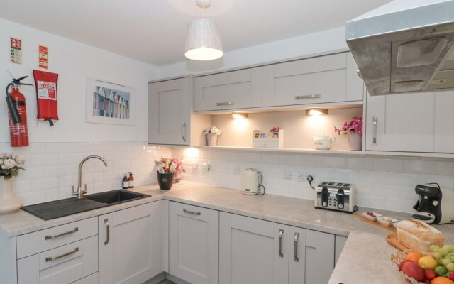 White Rose Apartment