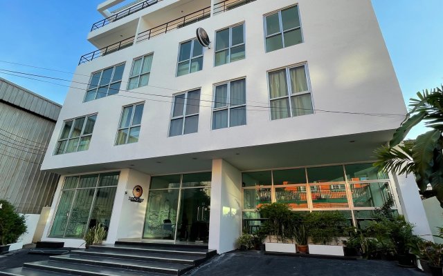 RoomQuest Sukhumvit 50