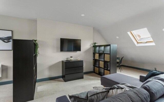 Stunning Very Large Studio in Coventry