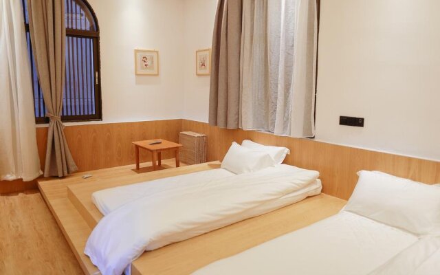 Rong Gallery Inn