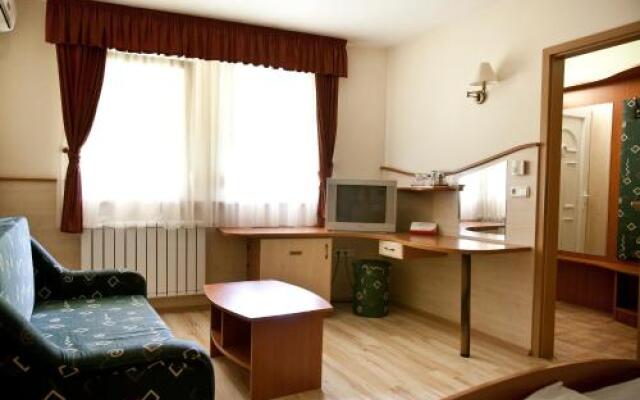 Hotel Makar Sport And Atrium