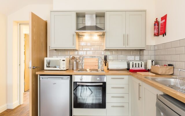 StayFord Apartments - Meriden - Near NEC