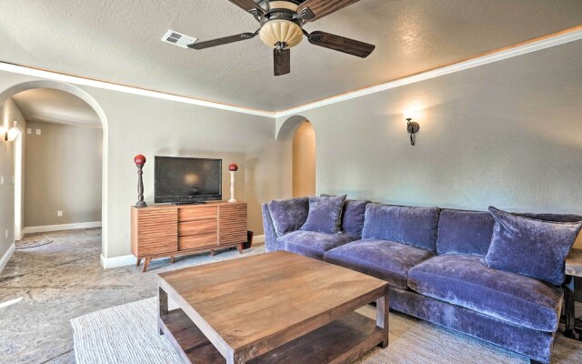 Luxe Getaway w/ Riverfront Views in Grants Pass!