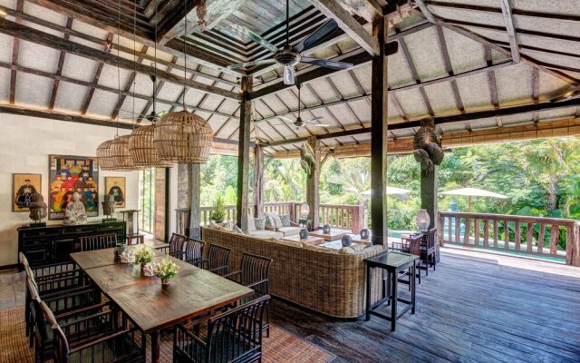 Secluded Wooden Villa, 3 BR, Canggu With Staff