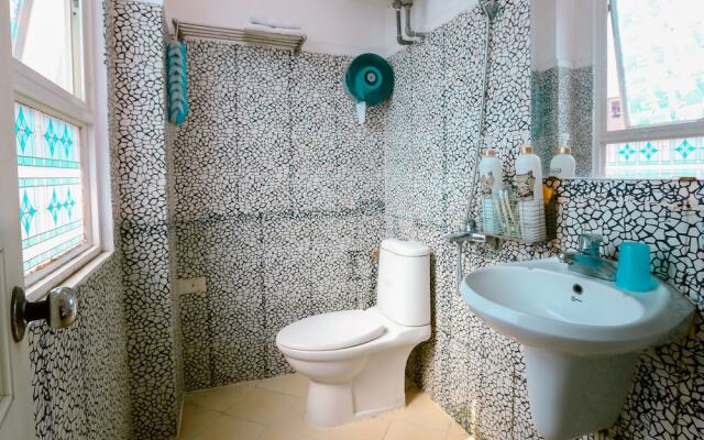 Van Xuan Hotel by OYO Rooms