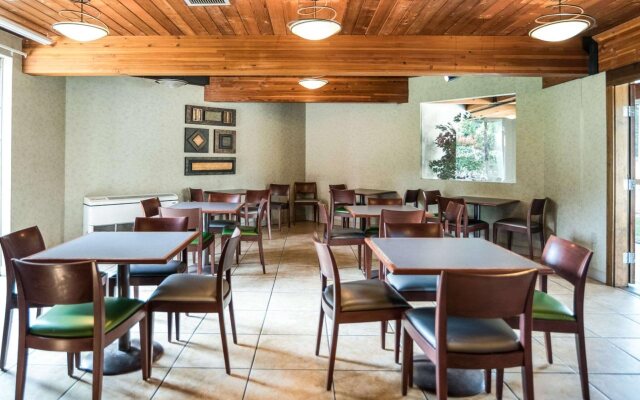 Quality Inn Greenfield