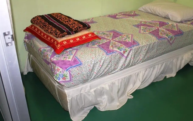 Raymond's Boutique Travelers Home - Hostel