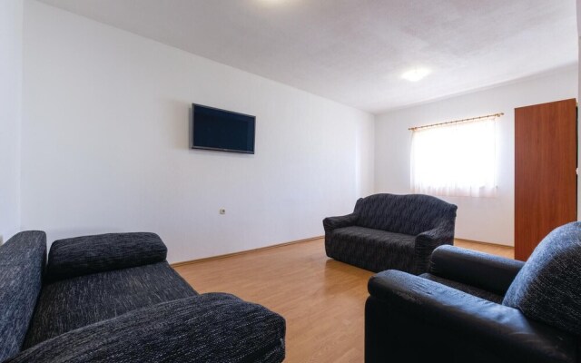 Awesome Home in Solin with WiFi, 8 Bedrooms & Hot Tub