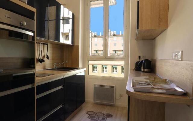 Apartment Port