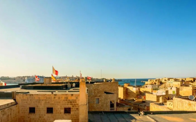 Kharmen A 1565s House with Seaviews