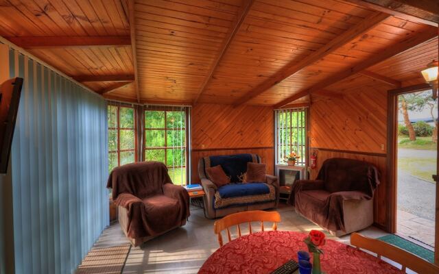 Stanley Lakeside Spa Cabins