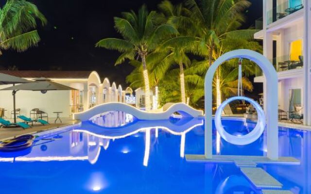 Boundless Space Design Hotel (Yalong Bay Bohou Village Branch)