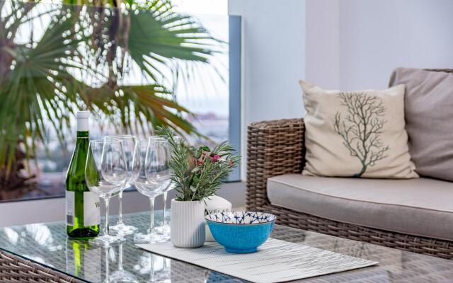 LAE9.1I- Apotel Estepona Hills by roomservices