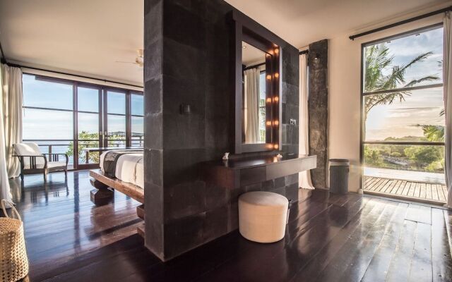 Absolute Cliff Front Pandawa Beach Villa
