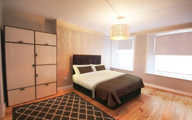 Dame Street Luxury Apartment